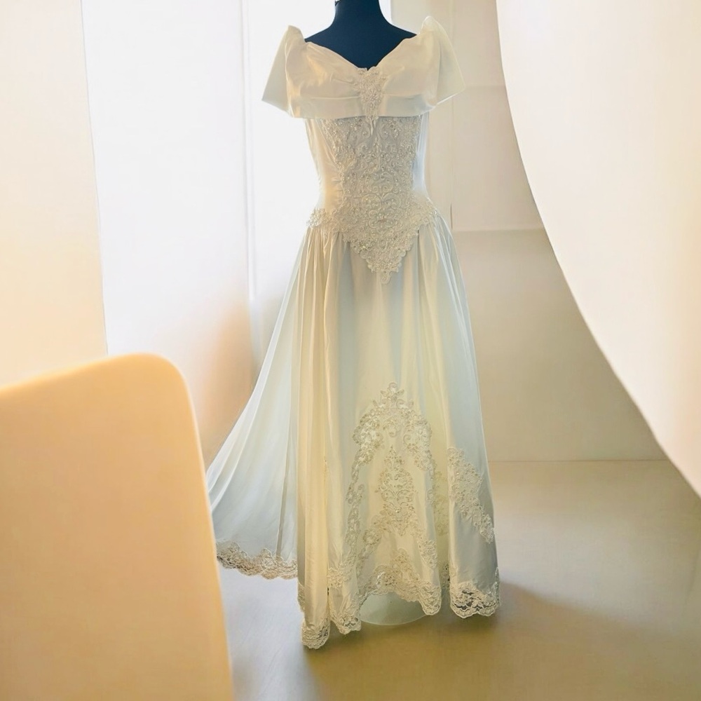 Wedding Dress Satin Lace Pearls Sequin Long 60in Train Optional Bow & Sleeves M